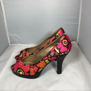Madden Girl ,women’s size 7.5 peep toe floral heel